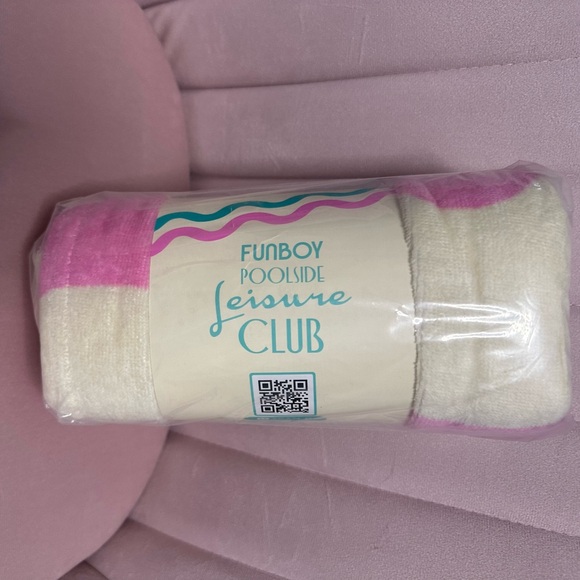 Funboy Poolside Leisure Club Pool Beach Towel - Picture 4 of 4